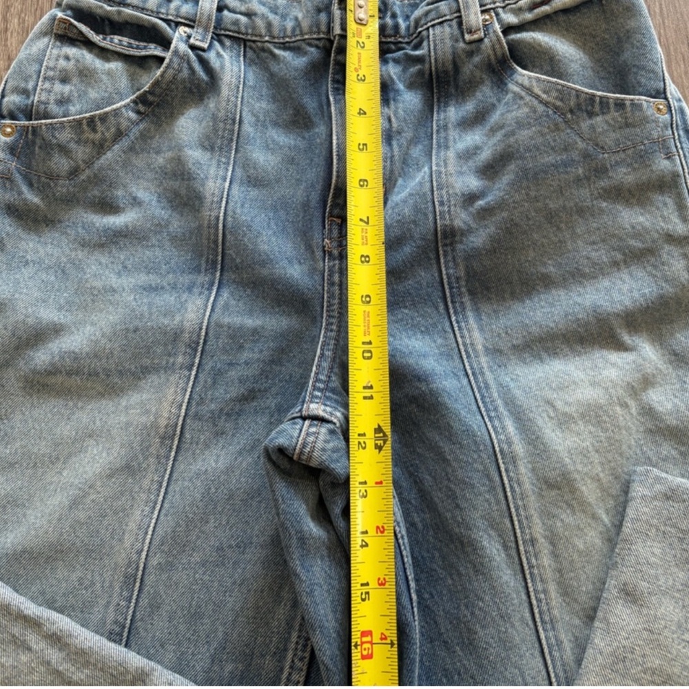 NWOT FREE PEOPLE We The Free Olsen Cuffed Cropped Barrel Jeans SZ: 29 - Picture 5 of 9